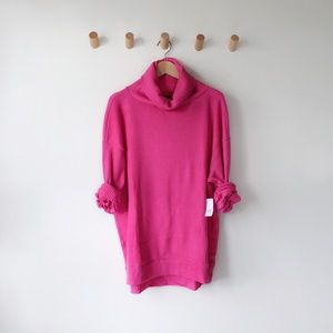 G A P • Relaxed Waffle Turtle-Neck Tee